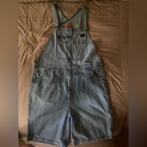 lightwashed LEVI’S overalls